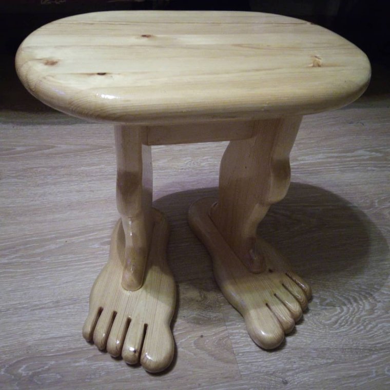 Табуретка деревянная