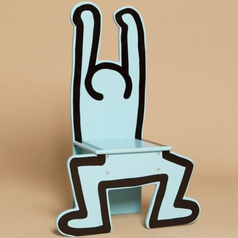 Сломанный стул