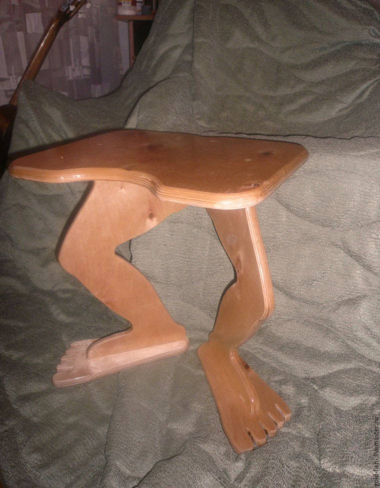 Необычные табуретки из дерева