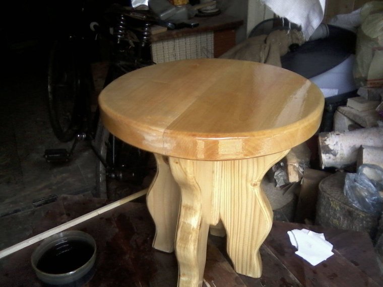 Скамеечка деревянная