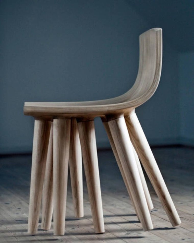 Необычные табуретки из дерева