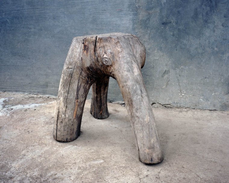 Стул в виде женщины