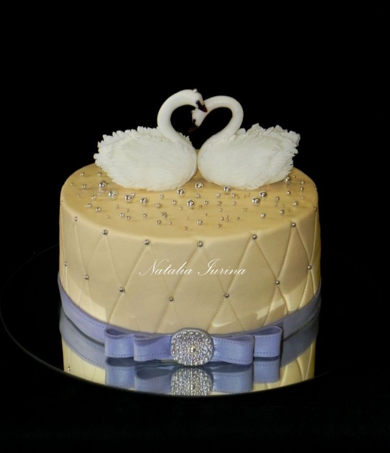 Свадебный торт с сердцем