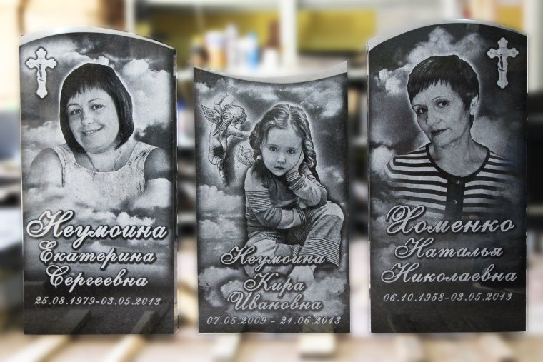 Гранитный памятник с портретом