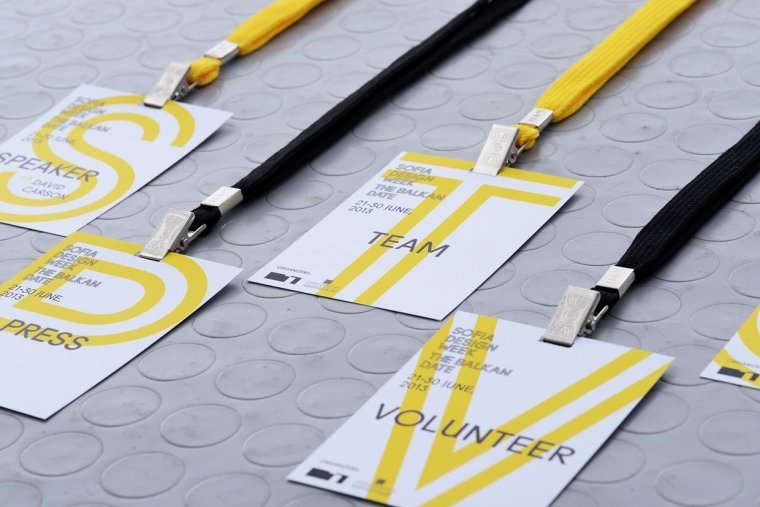 Стильные бейджи