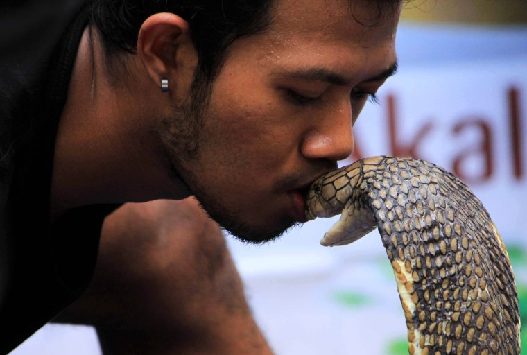 Туфли на шпильке лодочки чёрные в коробке