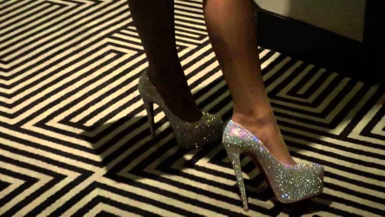 Женские ноги на шпильках