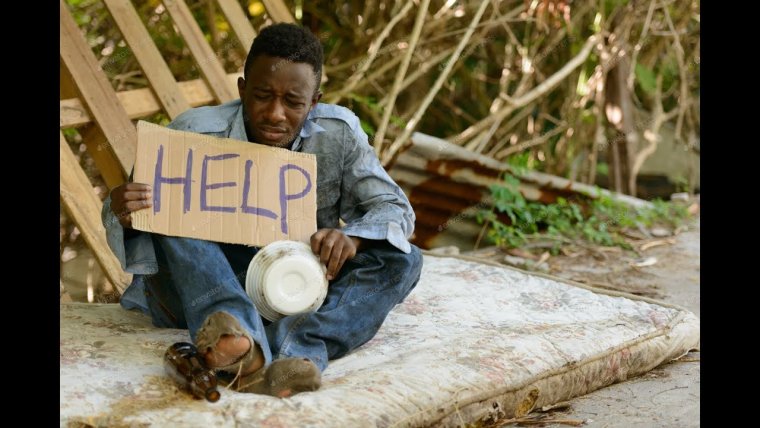 Негр с табличкой help