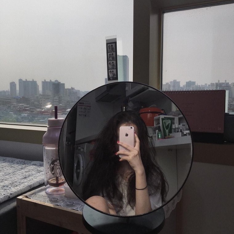 Девушка в зеркале Эстетика