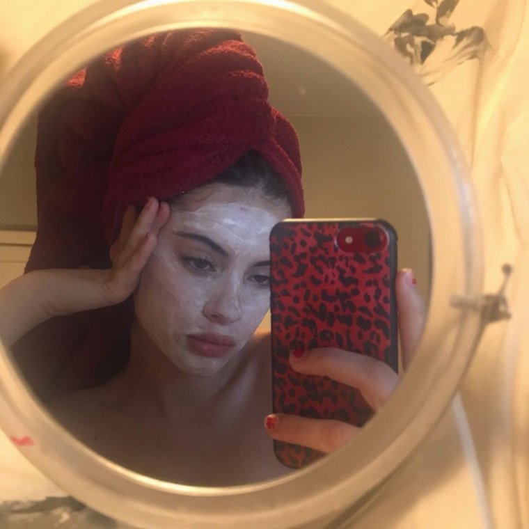 Девушка в зеркале Эстетика