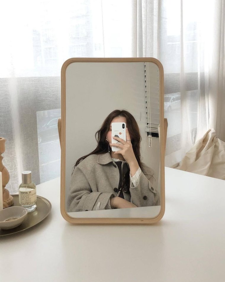 Девушка в зеркале Эстетика