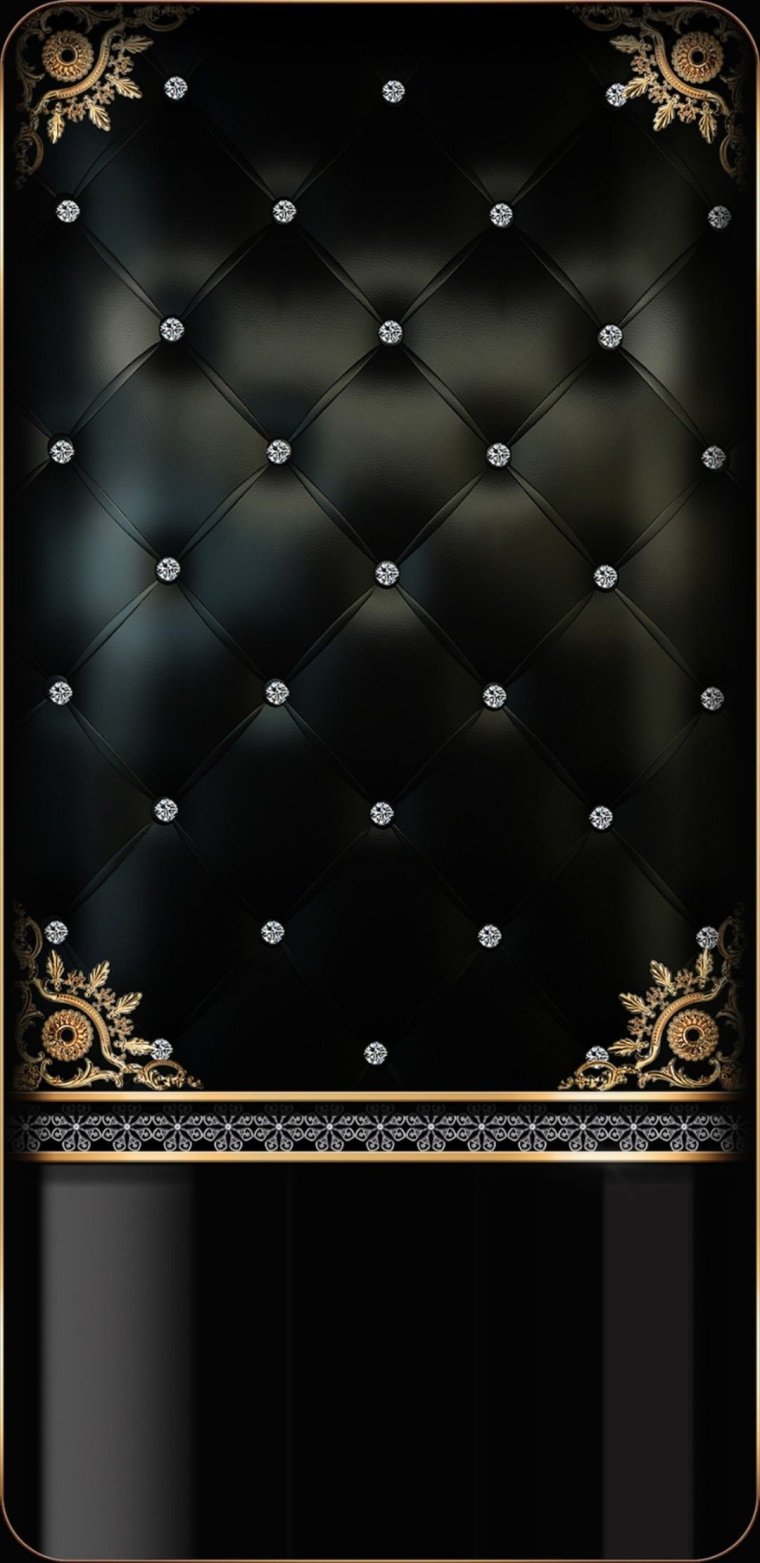 Бабочка на темном фоне