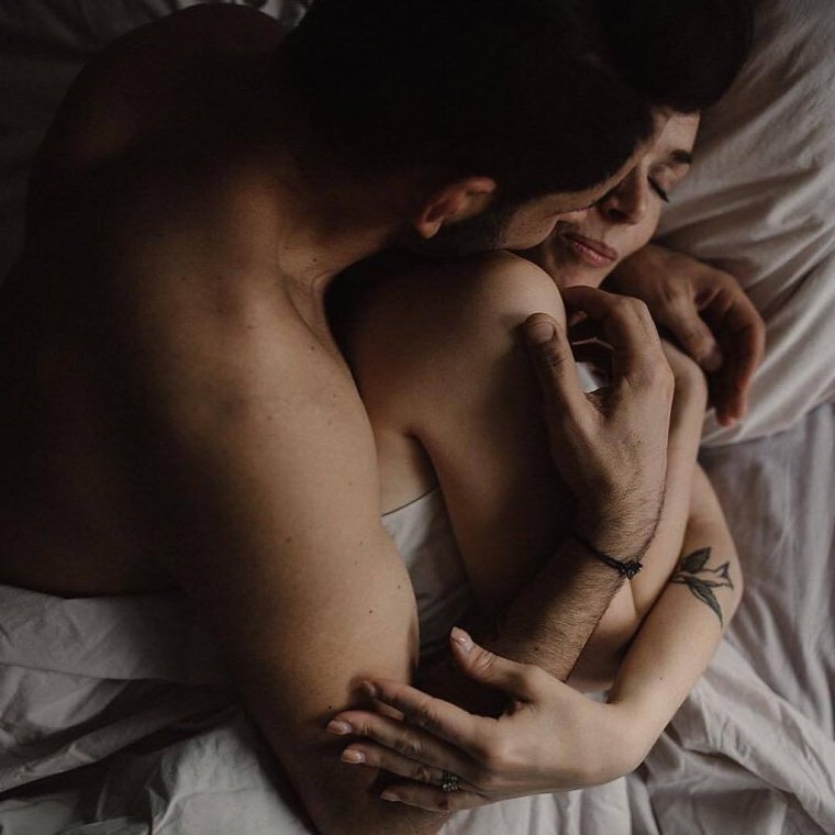 Крепкие мужские объятия