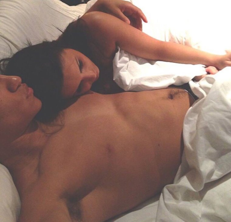 Селфи пары в постели