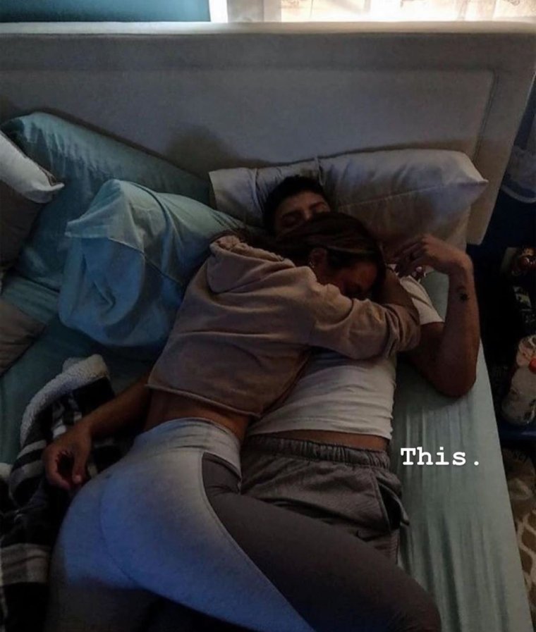 Милые парочки в кровати