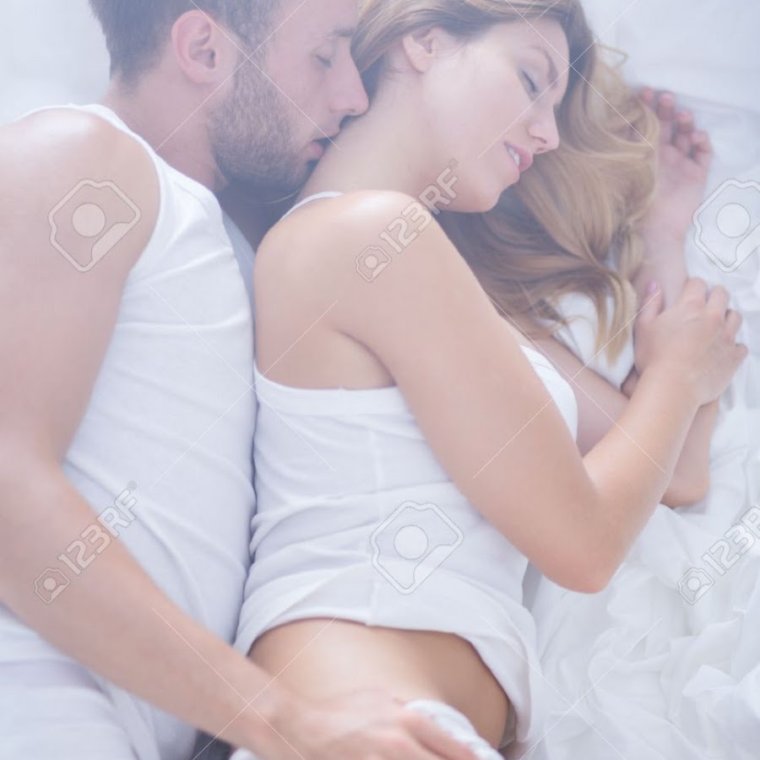 Объятия лежа