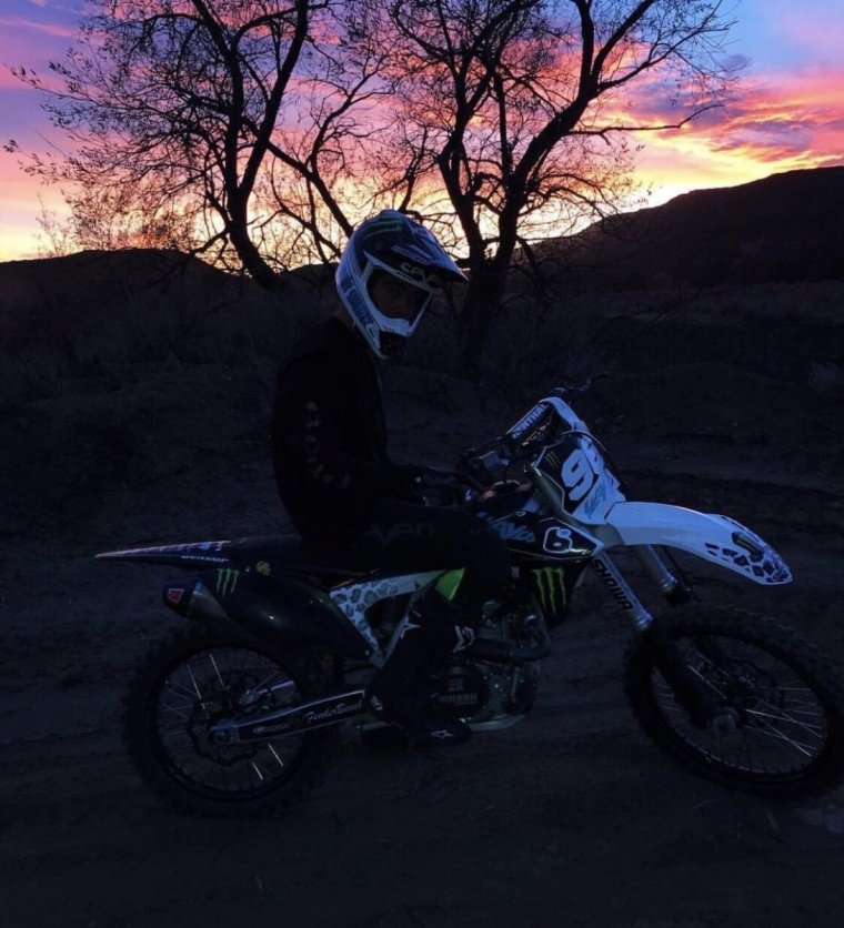 Мопед на природе