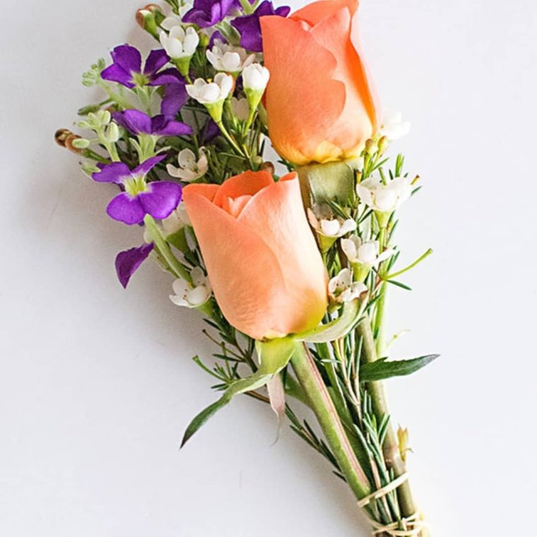 Небольшие букеты цветов