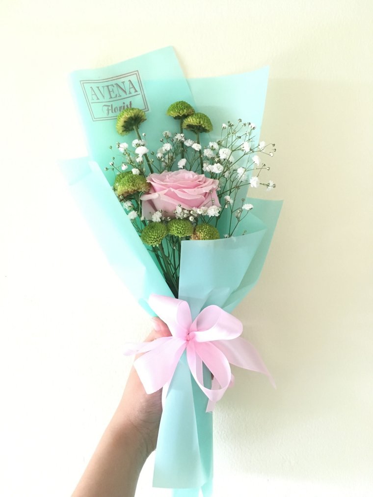 Упаковать одну розу