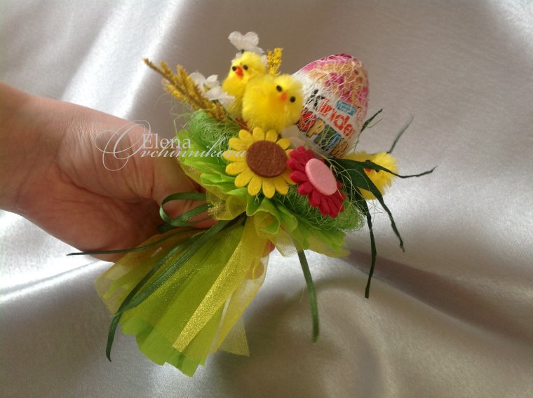 Детский маленький букет из конфет