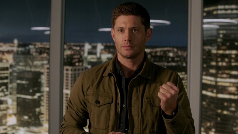 Дин Винчестер в темных очках