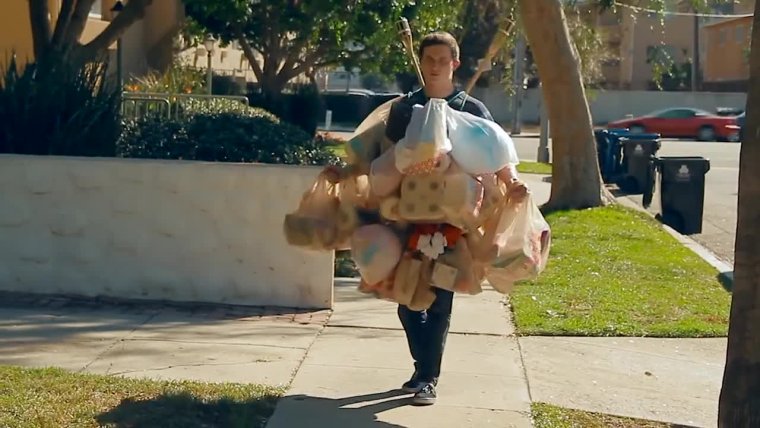 Мужчина с пакетами