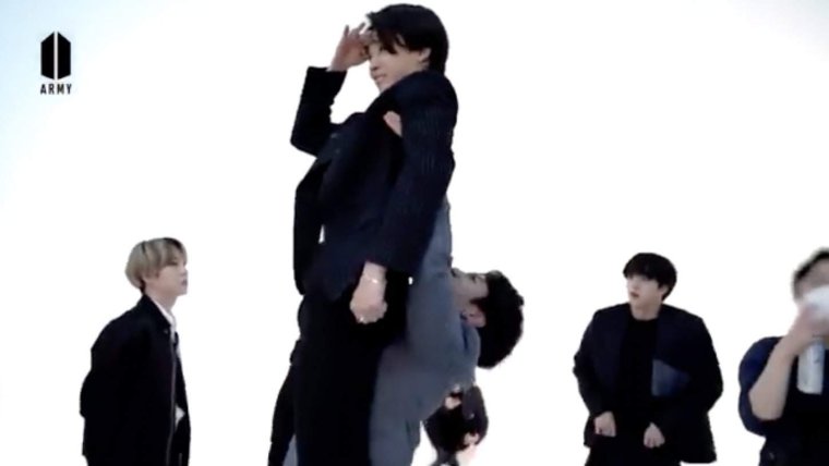 Макнэ лайн BTS