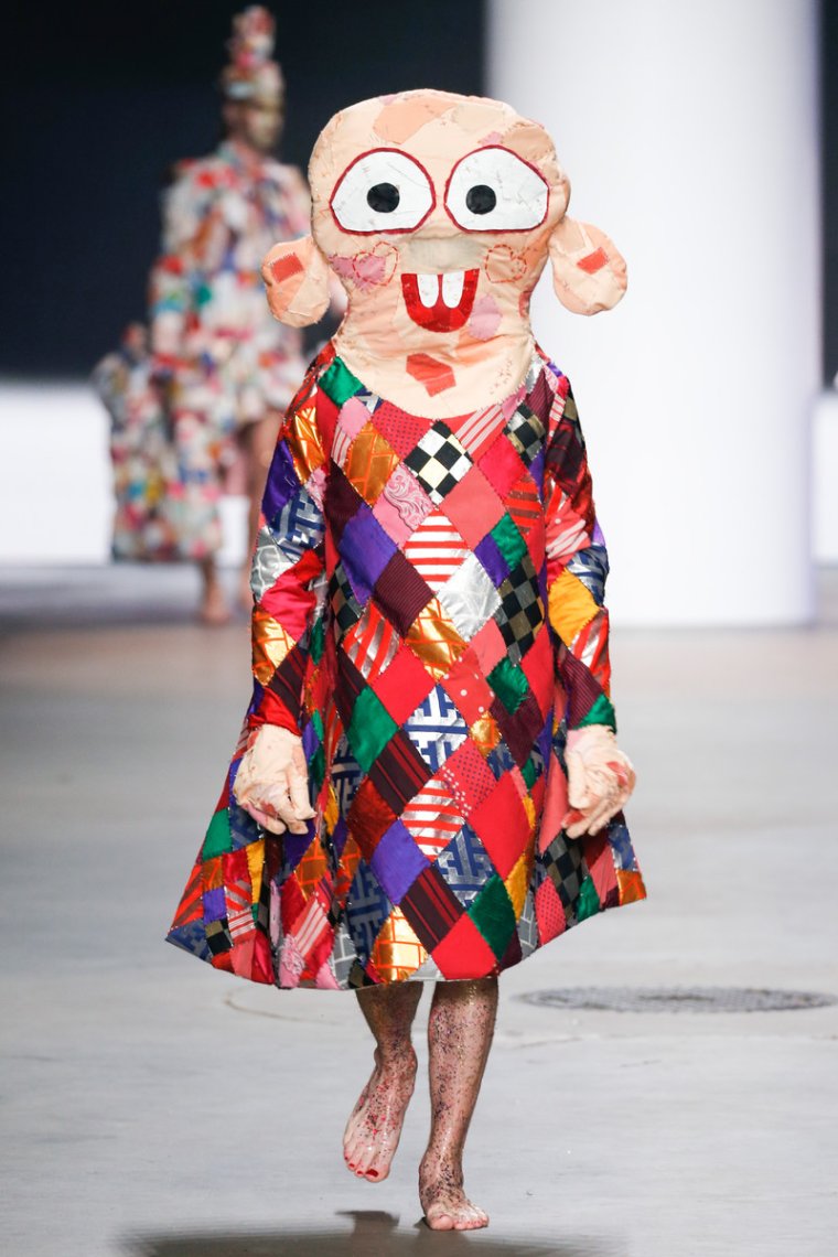 Меган Роше модель на подиуме