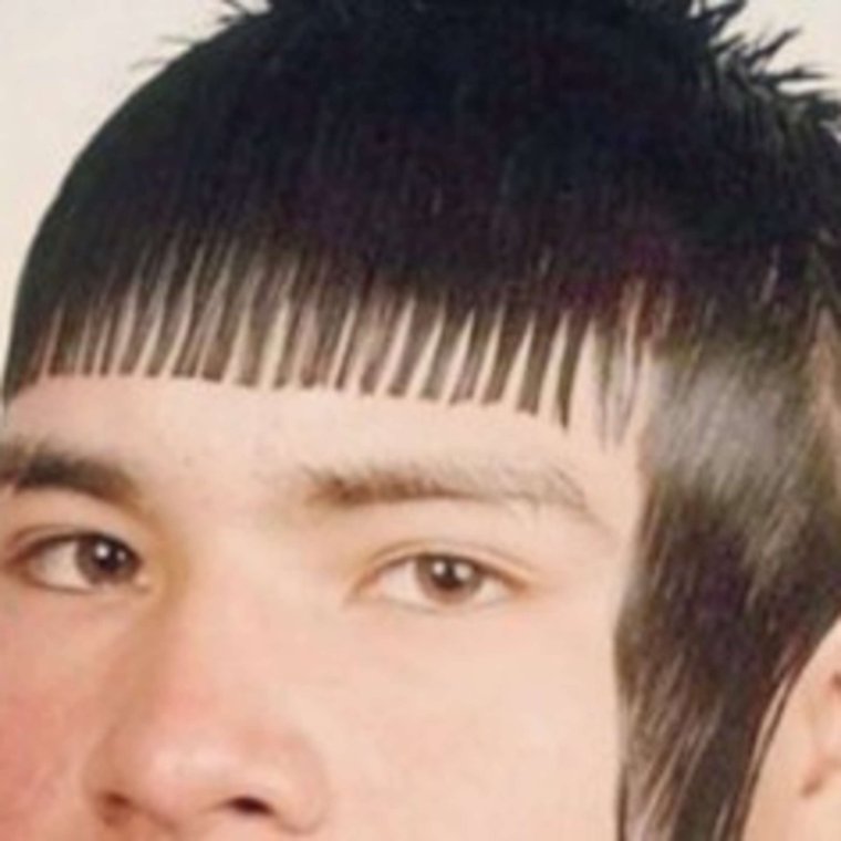 Прилизанная челка у парней