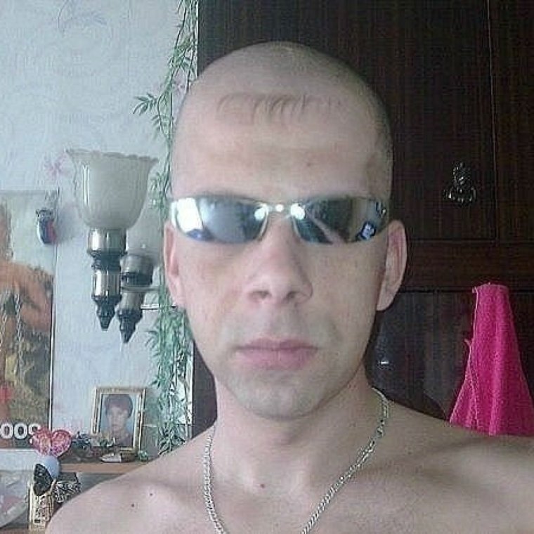 Выбритая бровь у мужчин