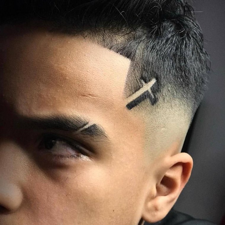 Стрижка лысый с челкой