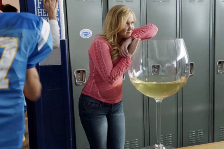 Ким Кардашян шампанское