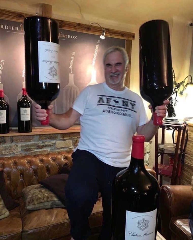 Женщина с вином