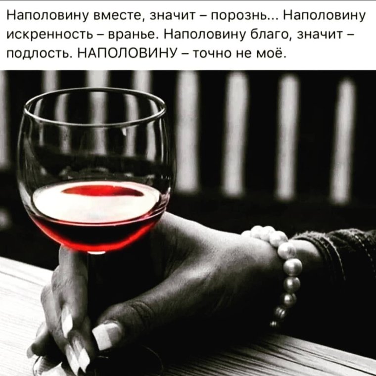 Девушка с бутылкой вина