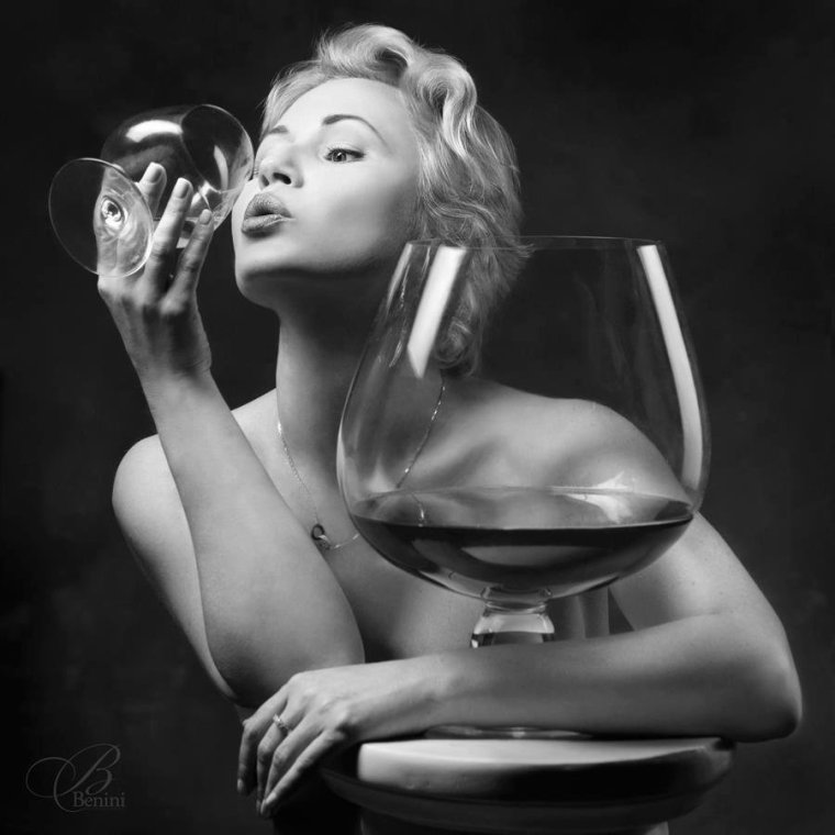 Мемы про вино и девушек