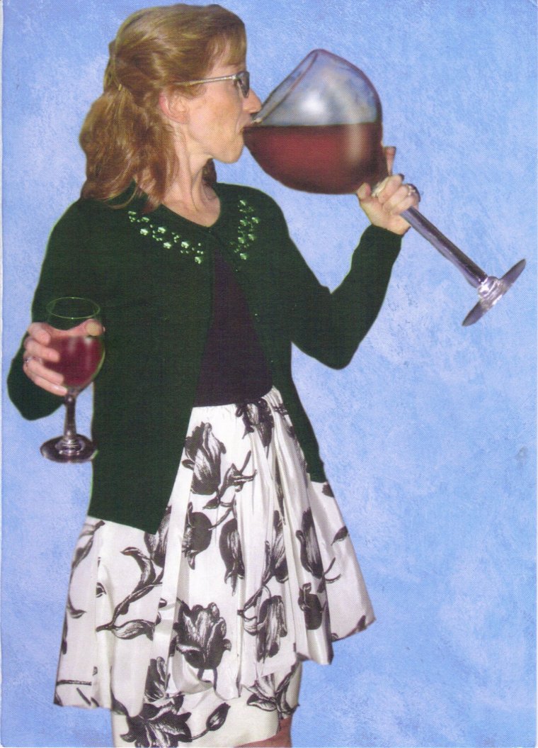 Огромный бокал вина