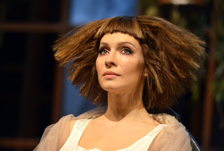 Виктория из кухни самые красивые Наряды