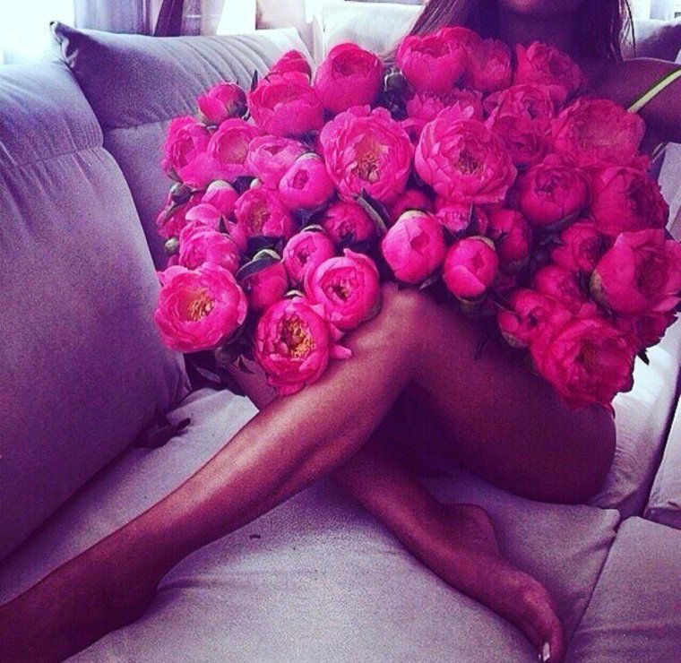 Девушка с цветами