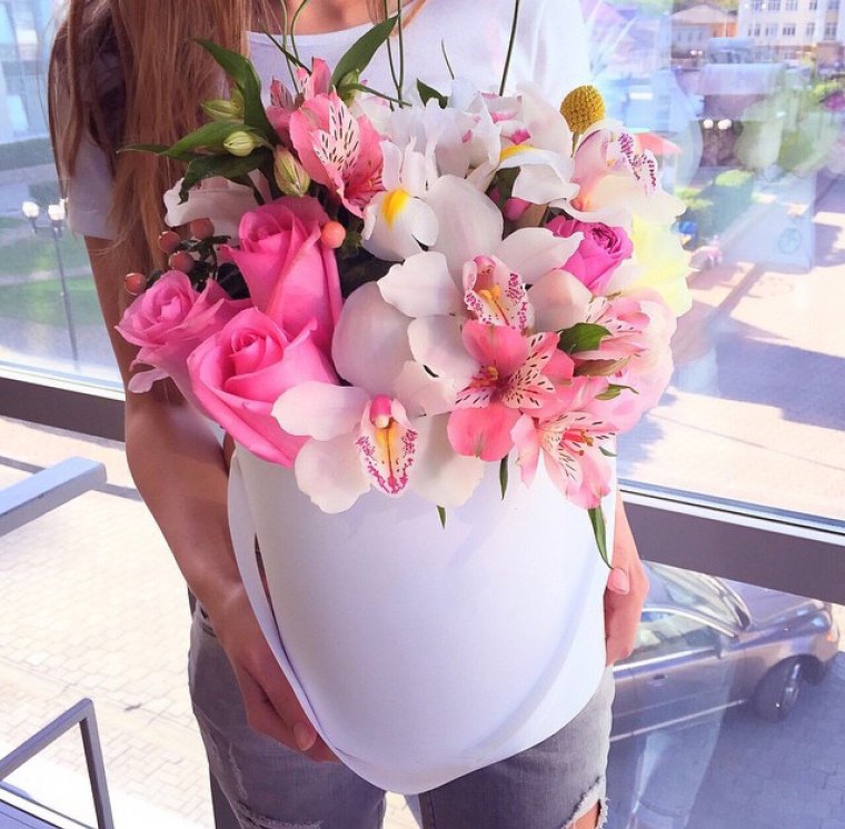 Фотосессия с цветами в коробке