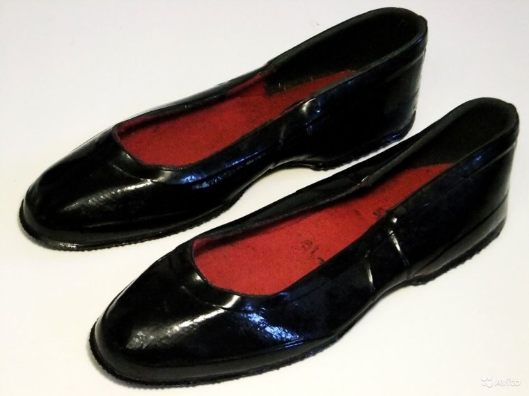 Галоши с красной подкладкой