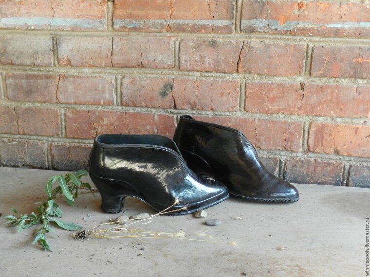 Девушка в галошах