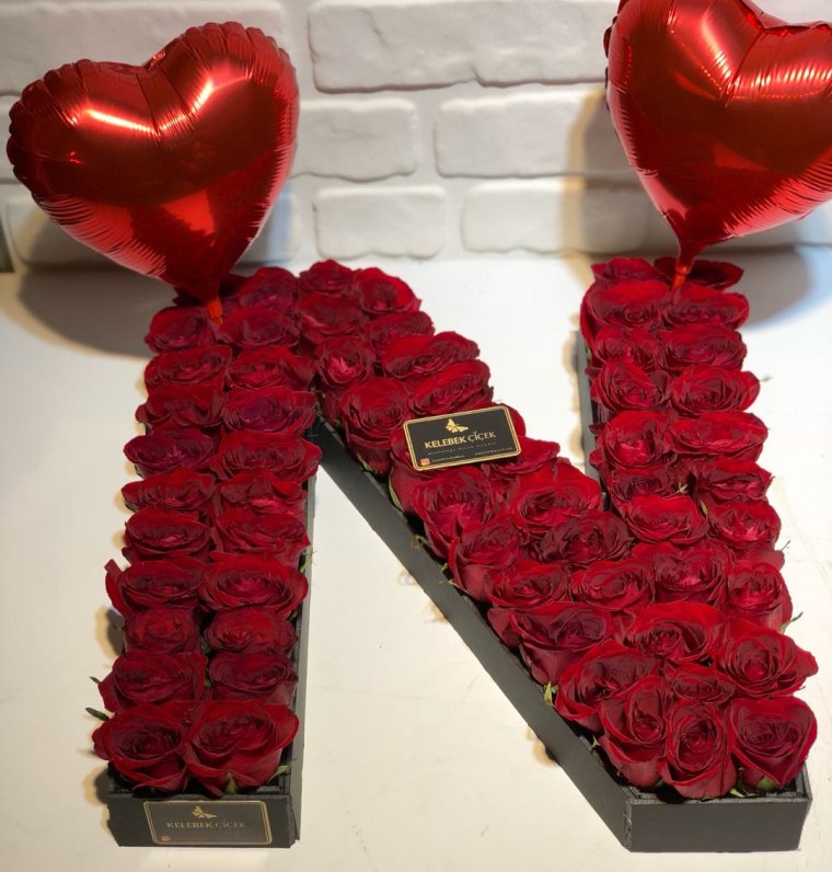 Букет роз с буквой н