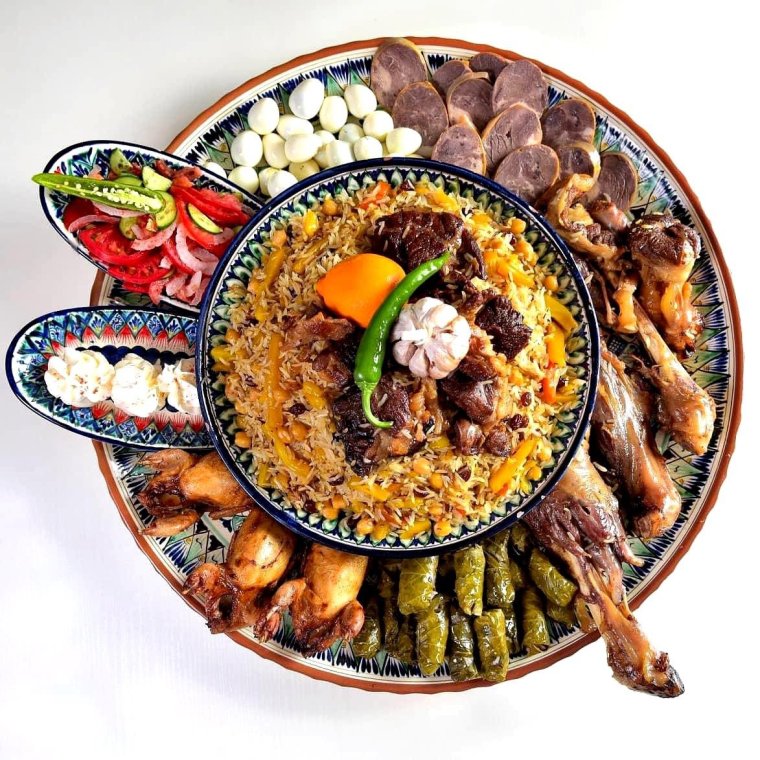 Много огурцов на грядке