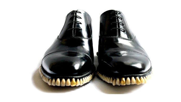 Туфли с зубами на подошве