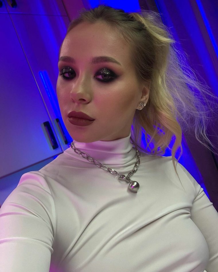 Ксюша Хоффман 2020