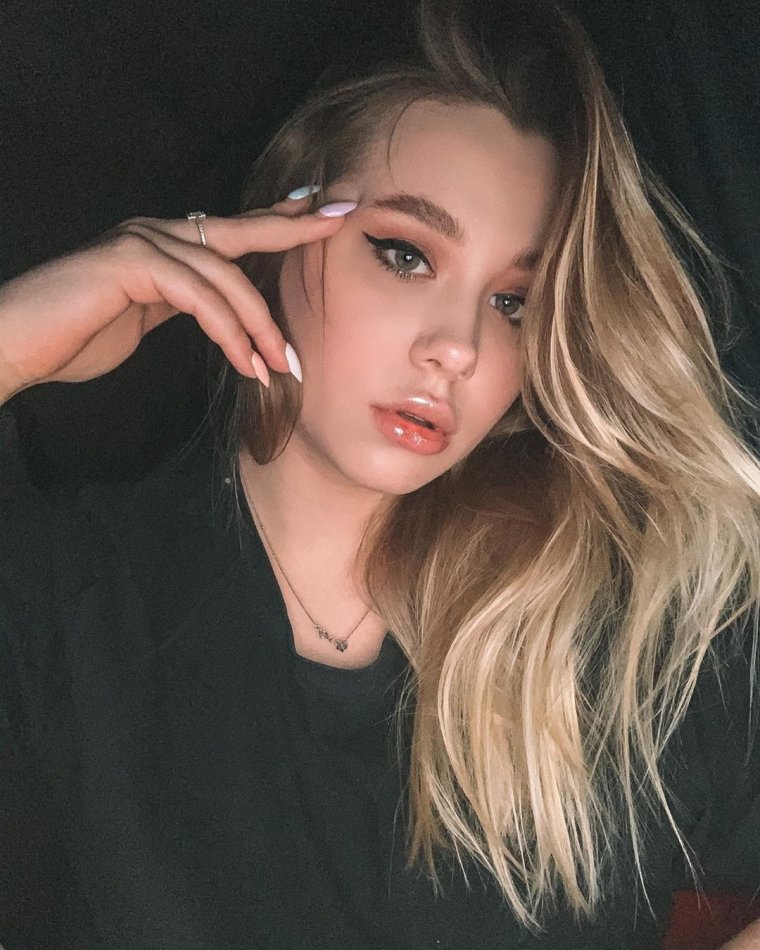 Хоффман Ксюша пацанки