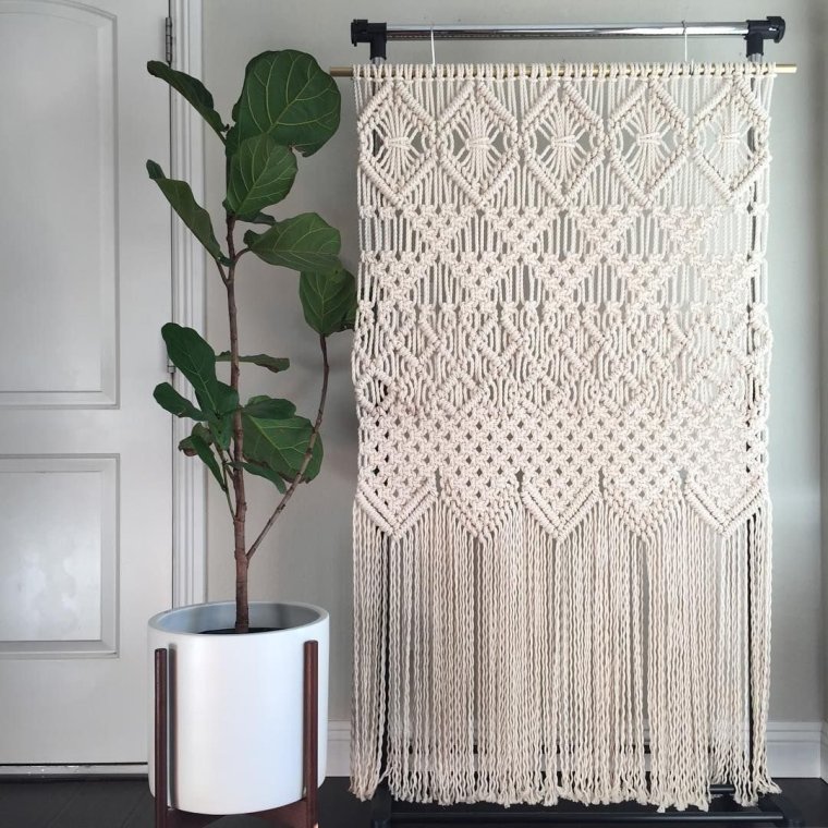 Штора макраме красная