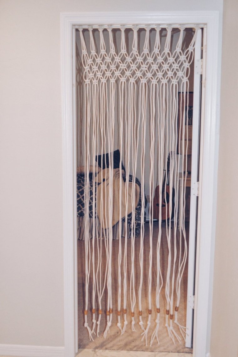 Дверь на веревочке