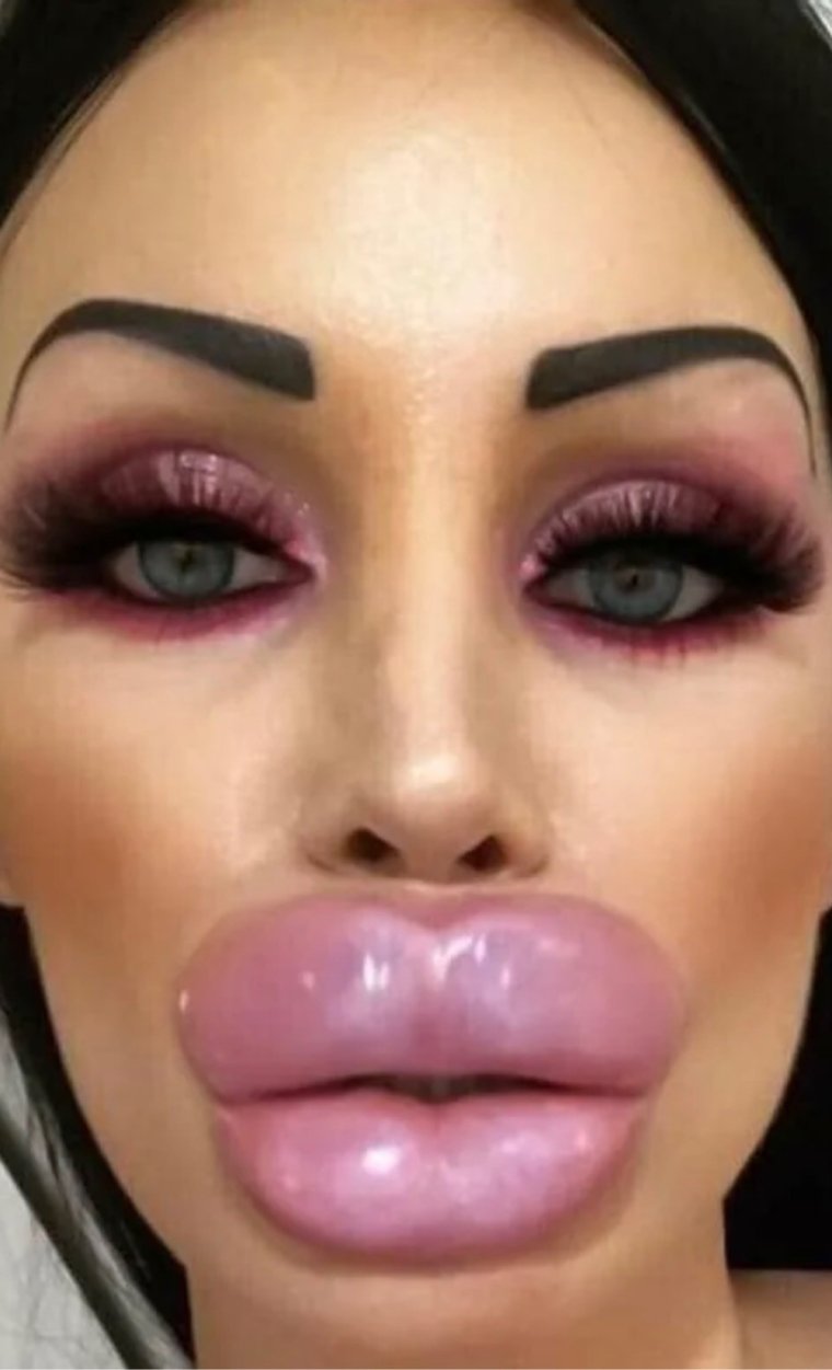 Нкачачанные губы и бров