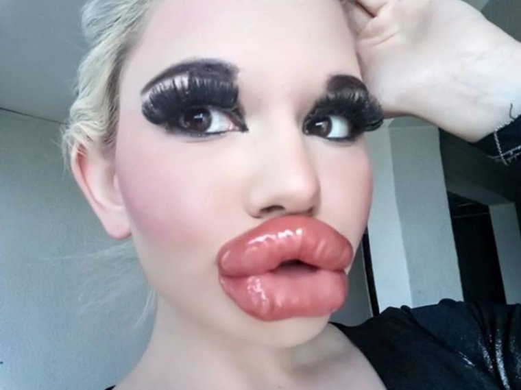 Губастые женщины